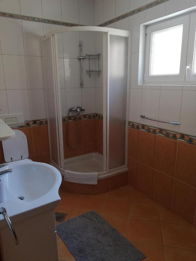 Apartmani Danijela Tomicic Lopar Ngoại thất bức ảnh